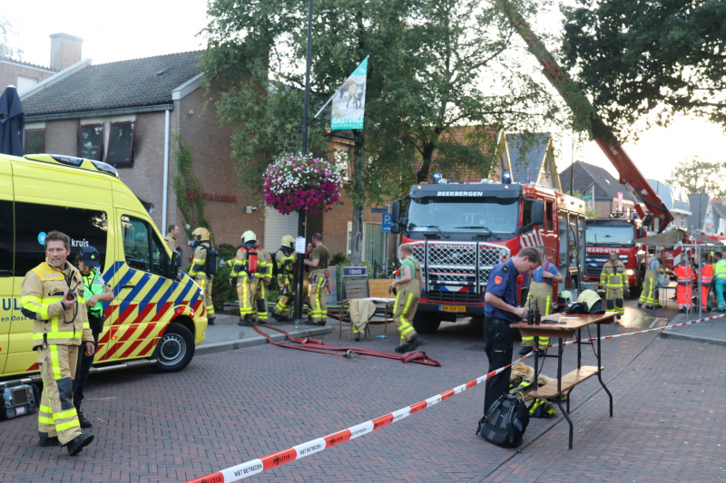 Personen vermist bij flinke brand in pand Leger des Heils