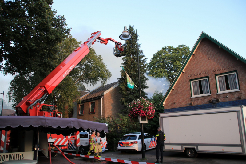Personen vermist bij flinke brand in pand Leger des Heils