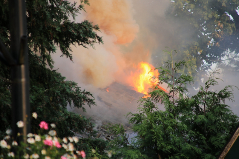 Personen vermist bij flinke brand in pand Leger des Heils