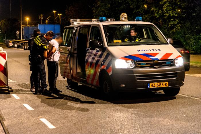 2950 kilo cocaÏne in zeecontainers; arrestatieteam doet inval