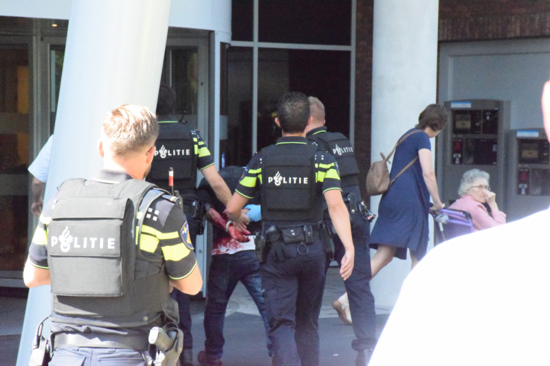 Vrouw gewond bij steekincident in Groen Hart Ziekenhuis; man aangehouden
