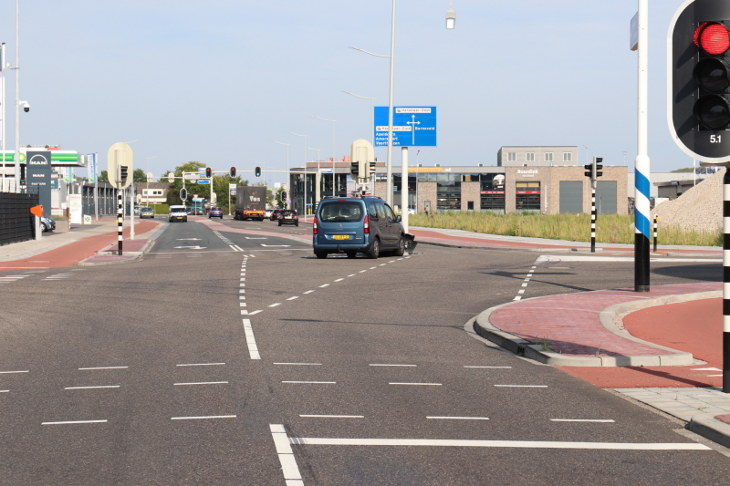 Automobilist raakt onwel en knalt tegen lantaarnpaal