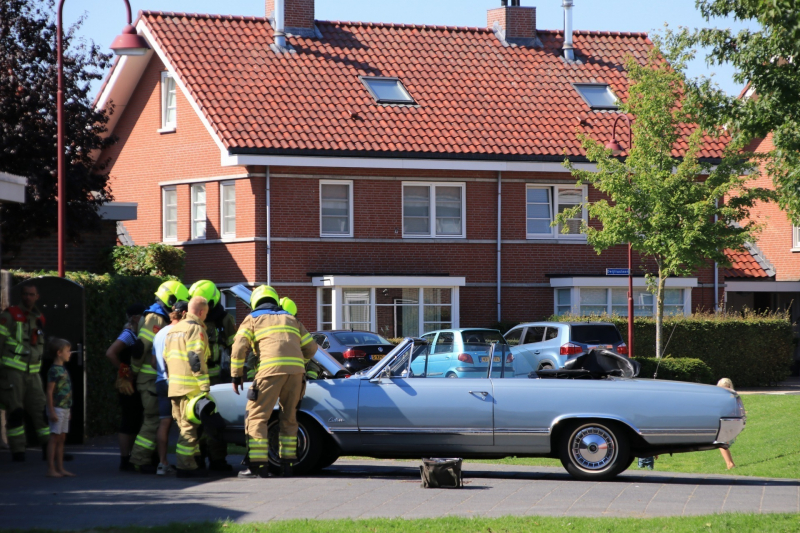 Oldtimer vat vlam door kapotte brandstofslang