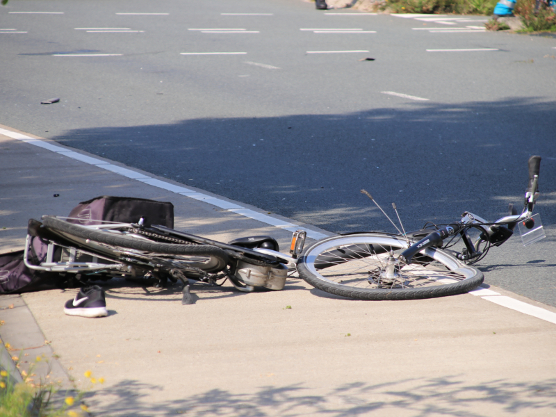 E-bikester overleden na zwaar ongeval op kruising