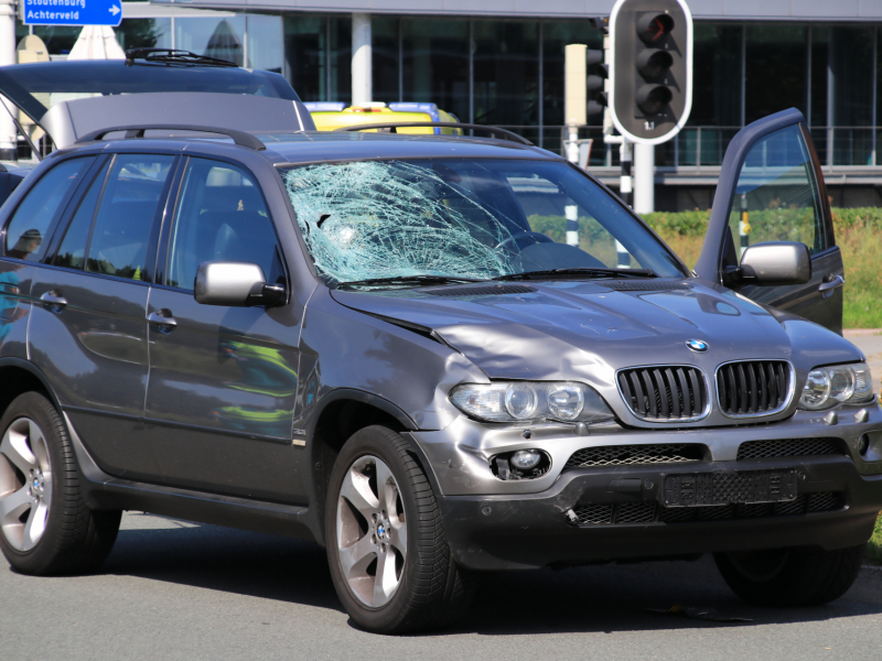 E-bikester overleden na zwaar ongeval op kruising
