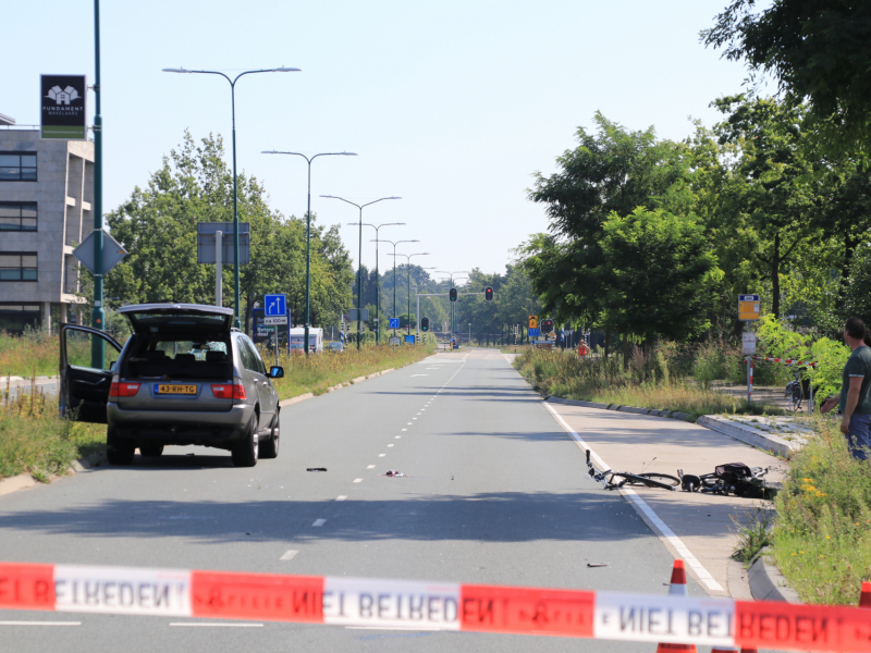 E-bikester overleden na zwaar ongeval op kruising