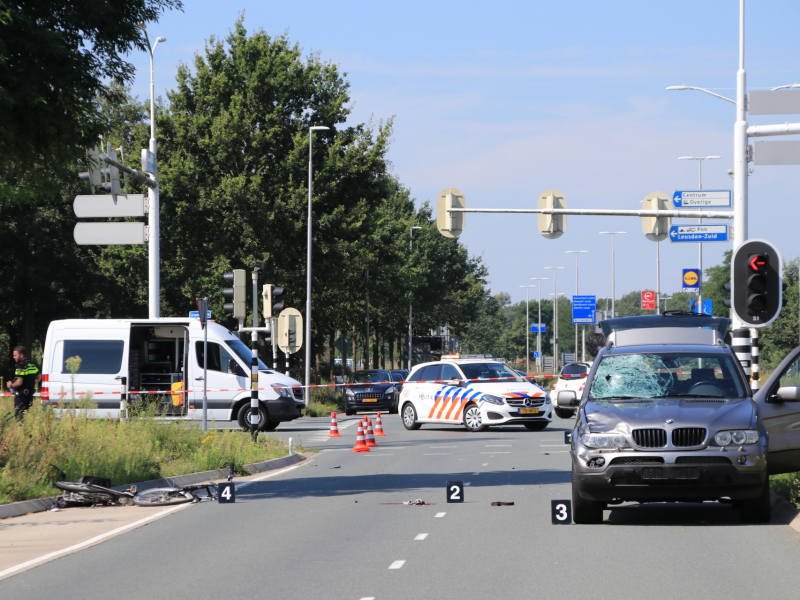 E-bikester overleden na zwaar ongeval op kruising