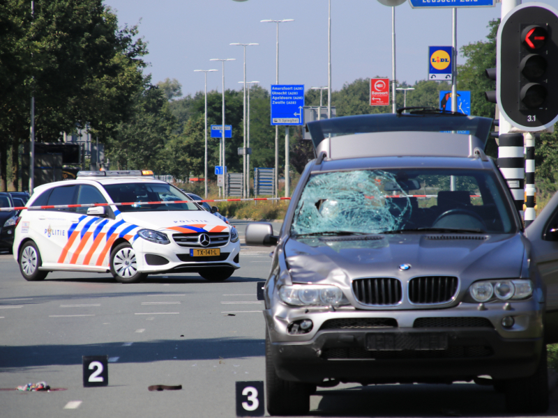 E-bikester overleden na zwaar ongeval op kruising