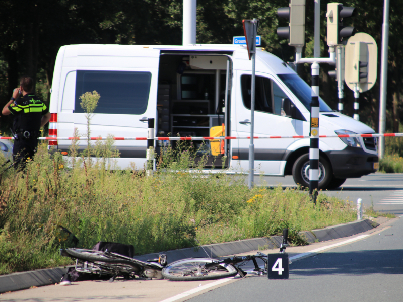 E-bikester overleden na zwaar ongeval op kruising