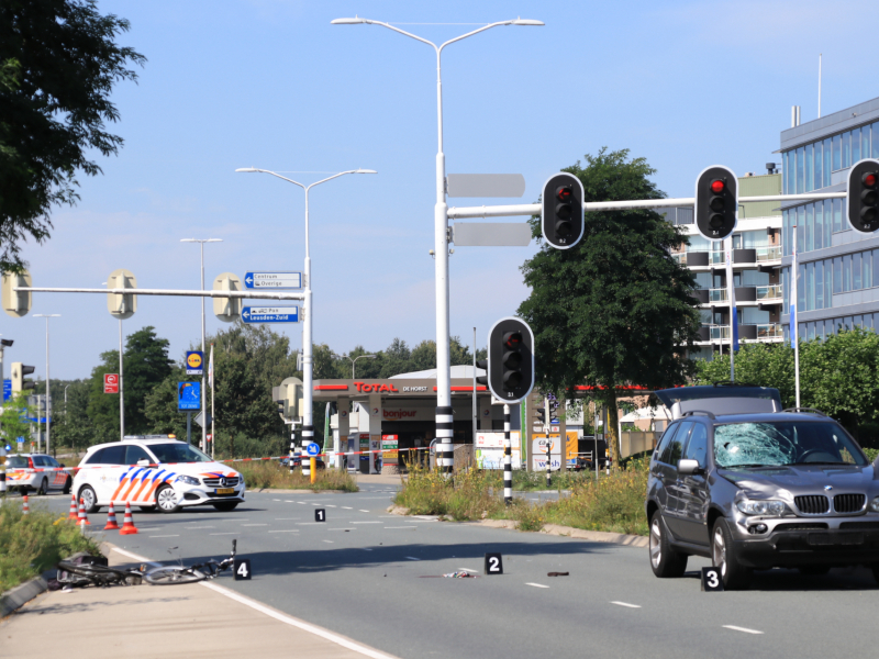 E-bikester overleden na zwaar ongeval op kruising