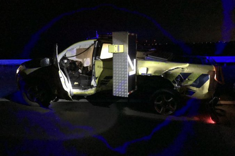 Auto Rijkswaterstaat vol geraakt bij eerder ongeval
