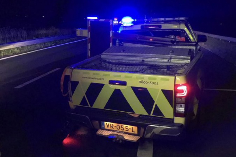 Auto Rijkswaterstaat vol geraakt bij eerder ongeval