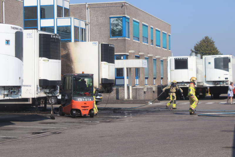 Trailer vliegt in brand bij slachterij
