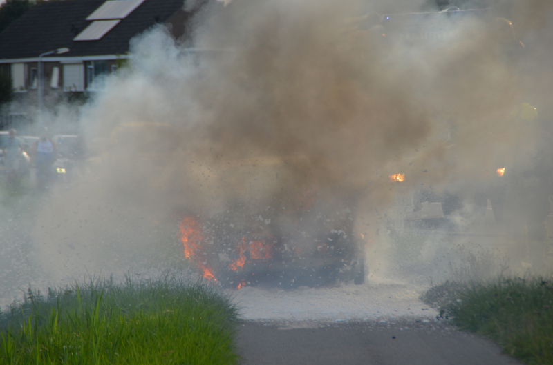 Personenauto verwoest na brand