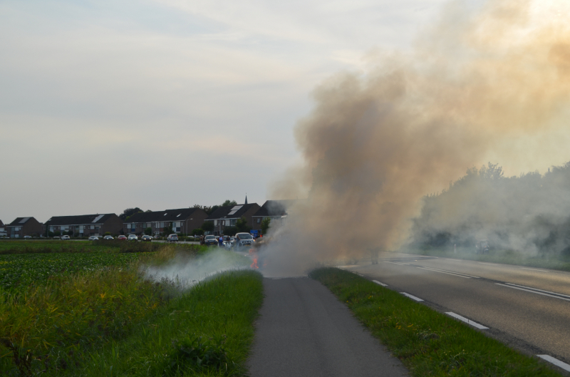 Personenauto verwoest na brand