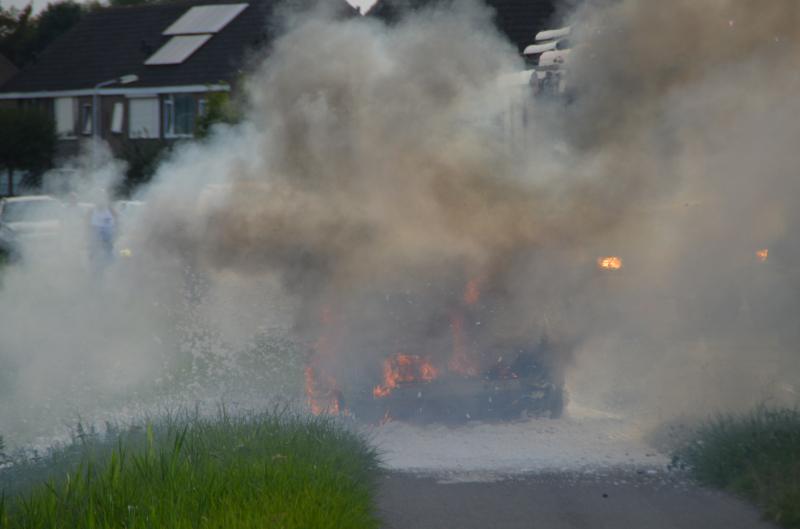 Personenauto verwoest na brand
