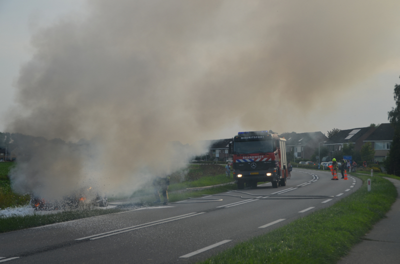 Personenauto verwoest na brand