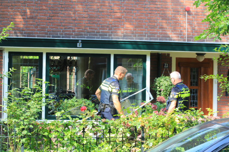 Man zwaargewond na val van keukentrapje