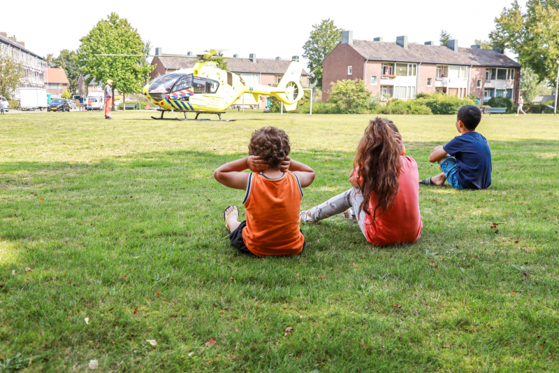 Man zwaargewond na val van keukentrapje