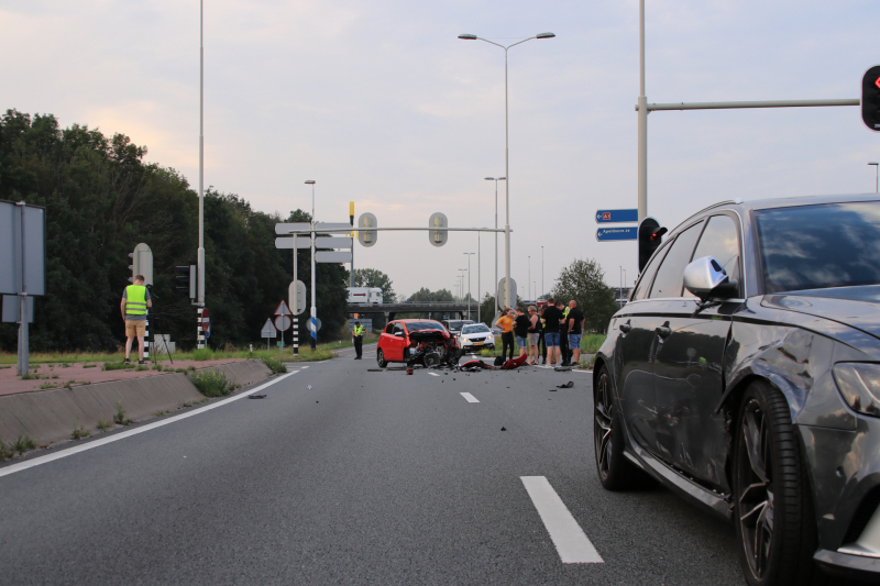 Twee voertuigen zwaar beschadigd bij aanrijding