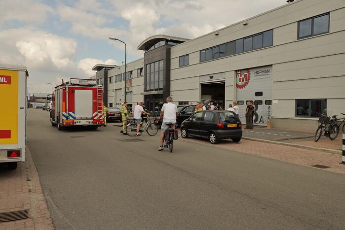 Nieuwe auto vliegt spontaan in brand