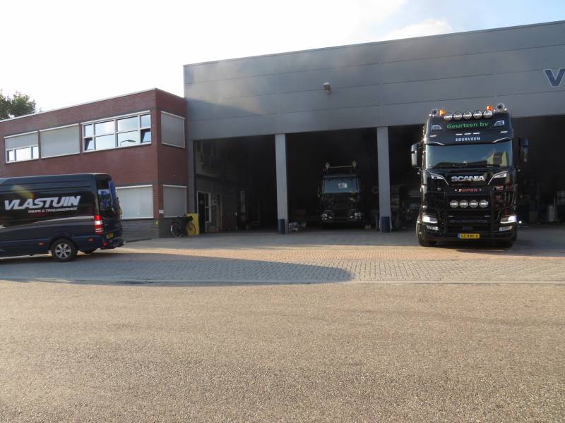 Bedrijf vol met rook na brand in lasapparaat