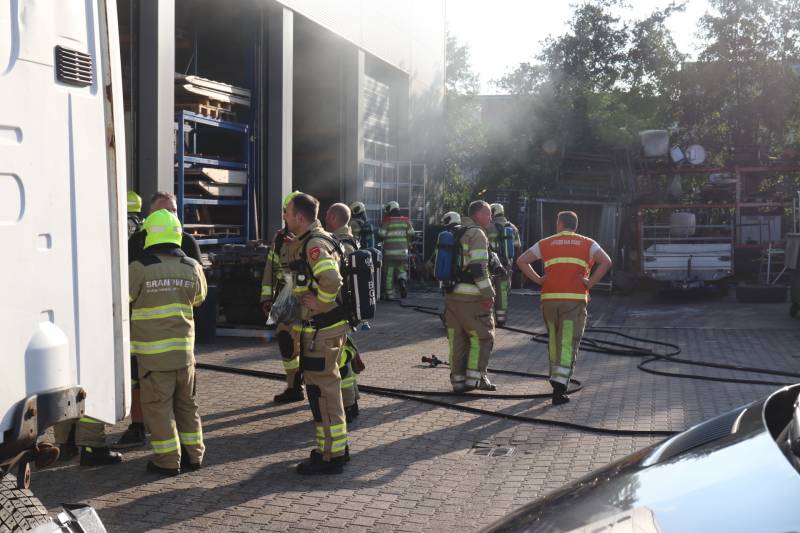 Bedrijf vol met rook na brand in lasapparaat