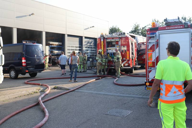 Bedrijf vol met rook na brand in lasapparaat