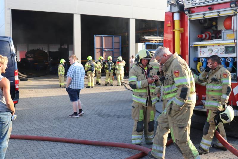 Bedrijf vol met rook na brand in lasapparaat