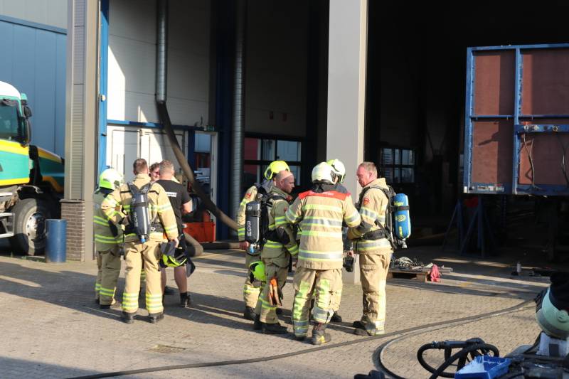 Bedrijf vol met rook na brand in lasapparaat