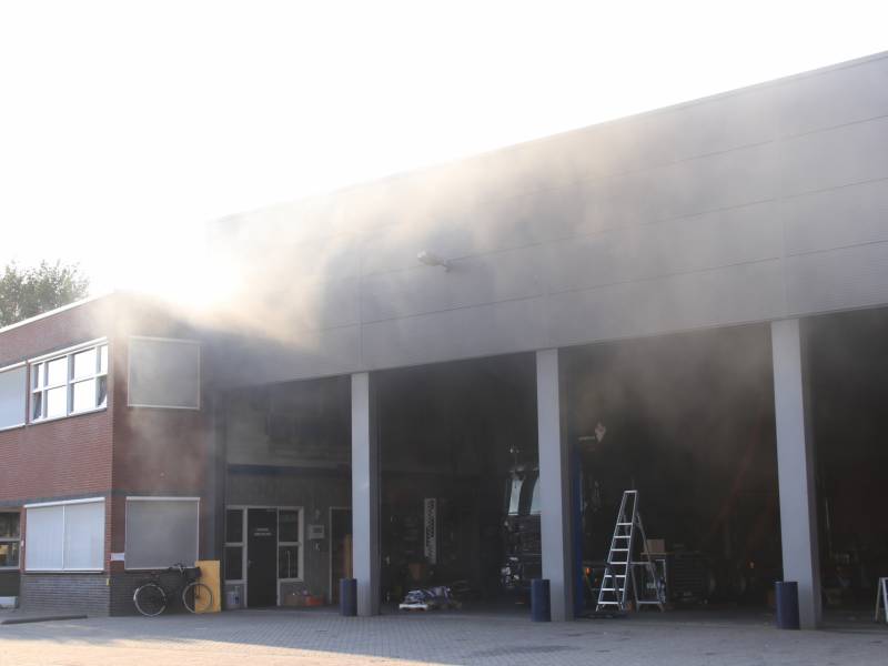 Bedrijf vol met rook na brand in lasapparaat