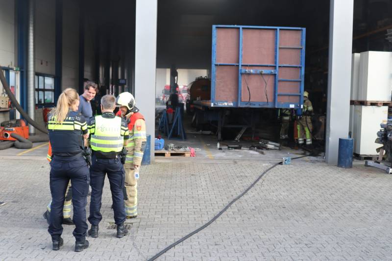 Bedrijf vol met rook na brand in lasapparaat