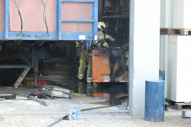 Bedrijf vol met rook na brand in lasapparaat