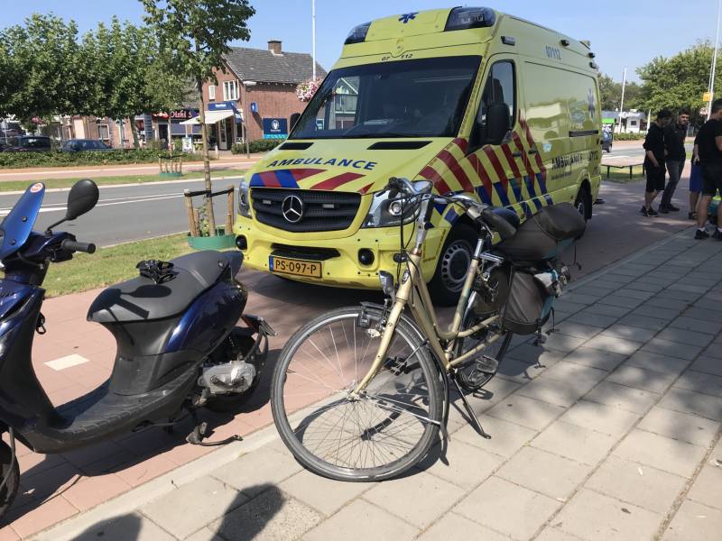 Fietser aangereden door scooter