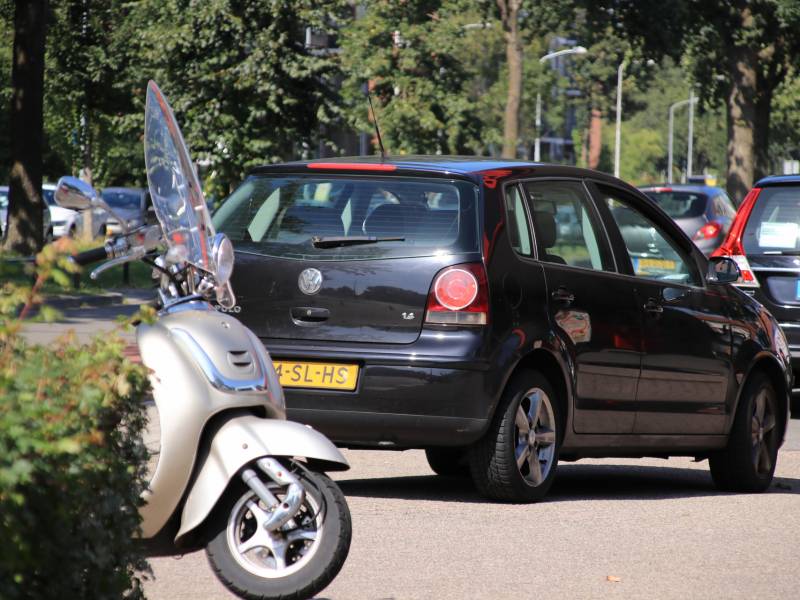 Scooterrijdster gewond bij aanrijding