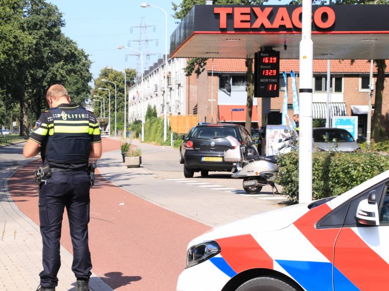 Scooterrijdster gewond bij aanrijding