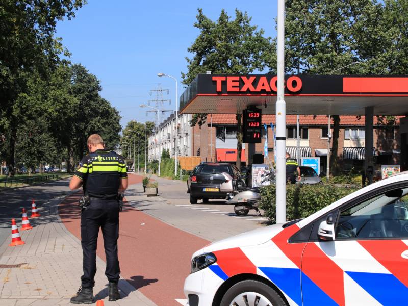 Scooterrijdster gewond bij aanrijding