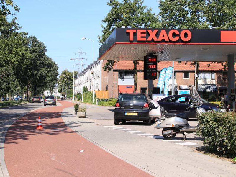 Scooterrijdster gewond bij aanrijding