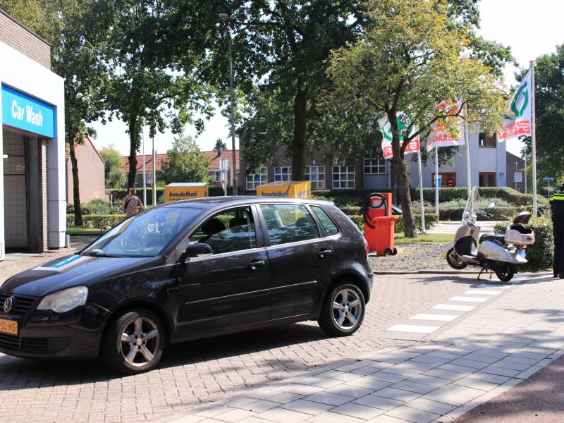 Scooterrijdster gewond bij aanrijding