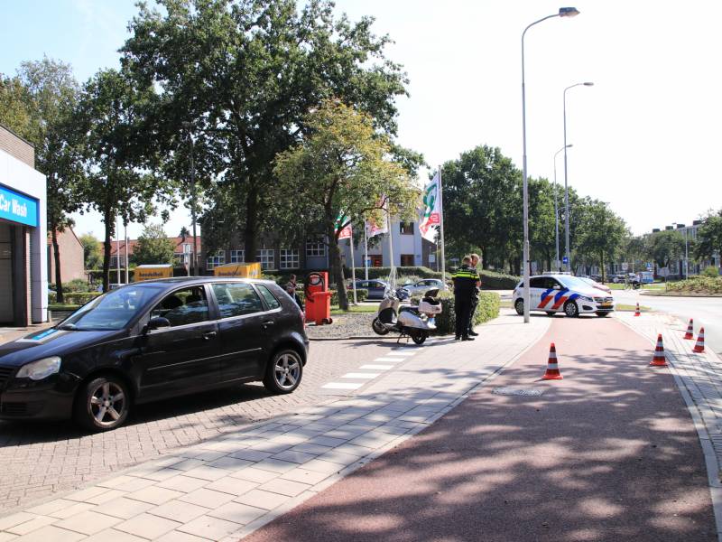 Scooterrijdster gewond bij aanrijding
