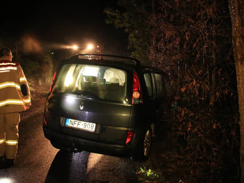 Buitenlandse auto achtergelaten na ongeval