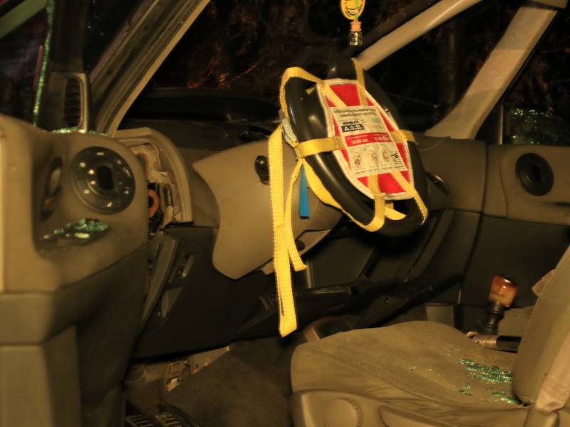 Buitenlandse auto achtergelaten na ongeval