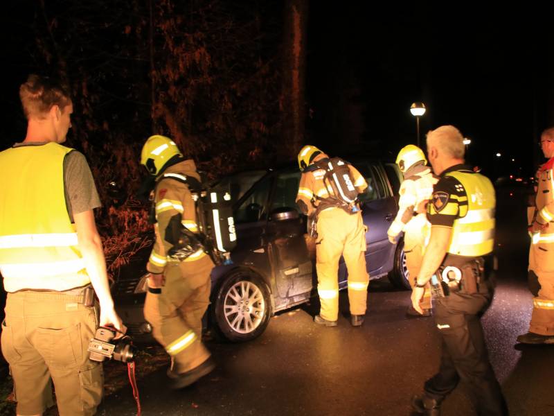 Buitenlandse auto achtergelaten na ongeval