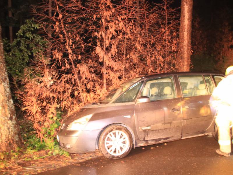 Buitenlandse auto achtergelaten na ongeval