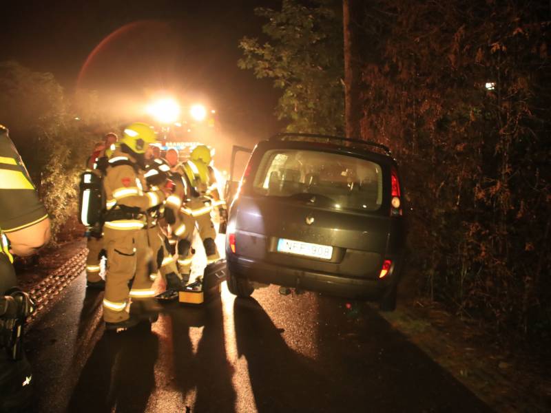Buitenlandse auto achtergelaten na ongeval