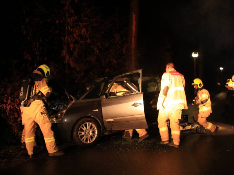 Buitenlandse auto achtergelaten na ongeval