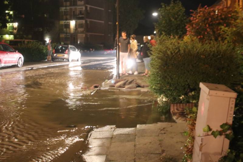Straat blank door leidingbreuk