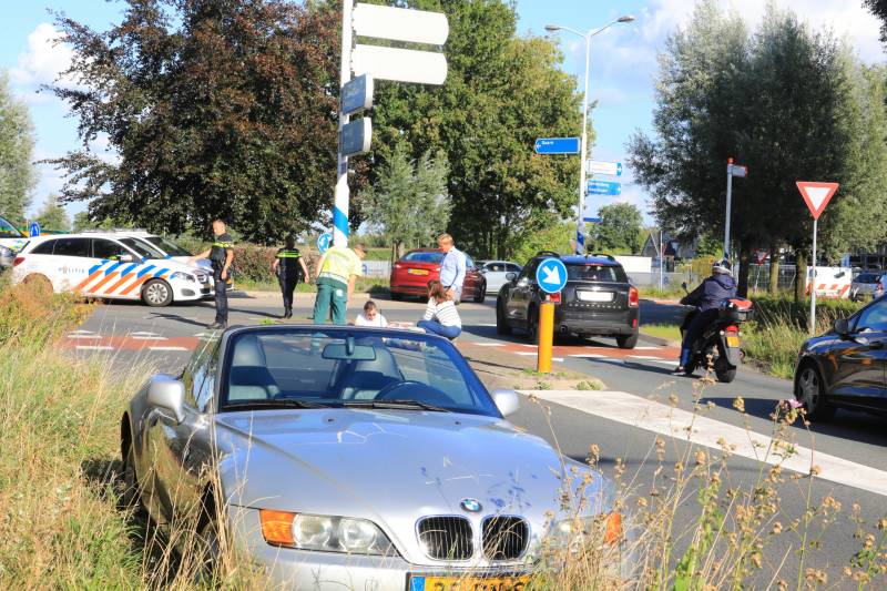 Twee overstekende fietsers aangereden