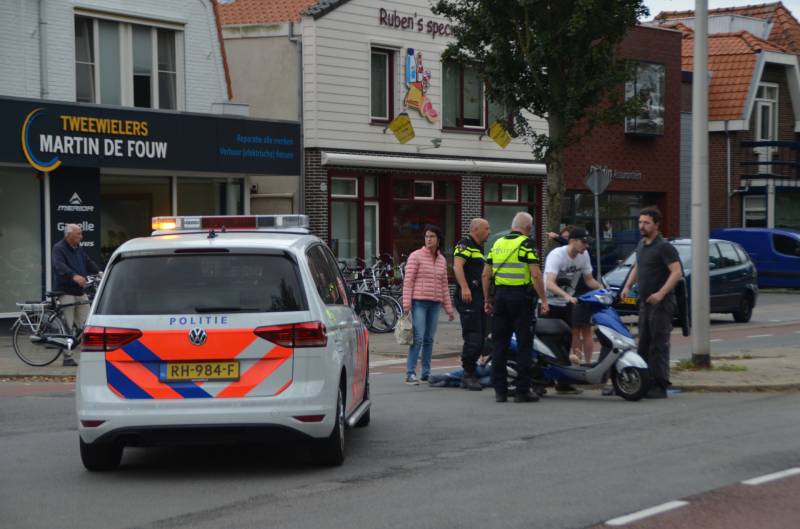 Scooterrijder gewond na aanrijding met auto