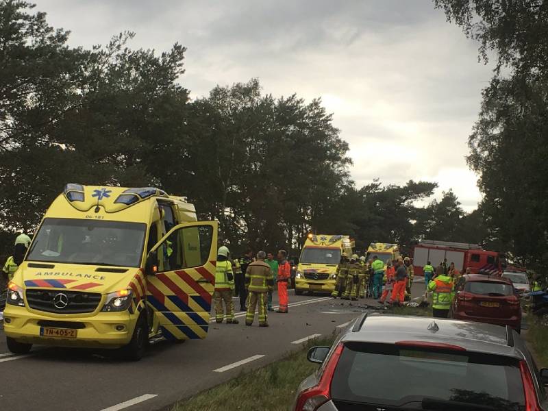 Dode en meerdere gewonden bij aanrijding